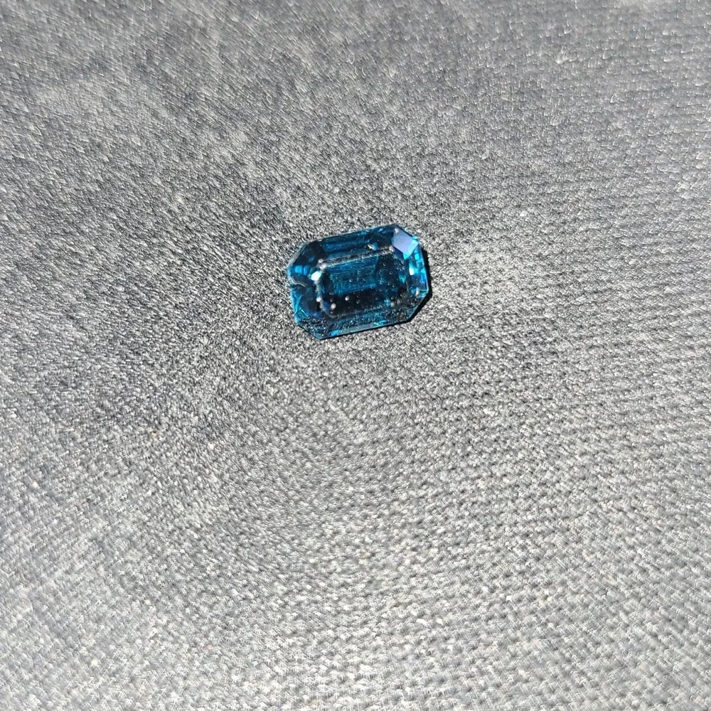 Blue Zircon - Picture 2 of 2
